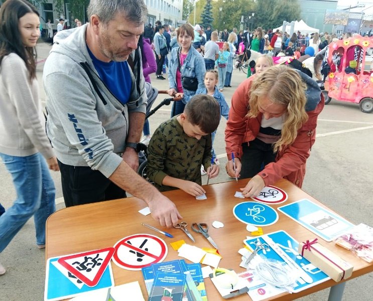 В Чернушке полицейские приняли участие в интерактивной площадке «Фестиваль профессий»