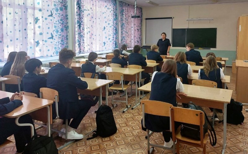 В Чернушке полицейские провели в местных школах познавательные беседы
